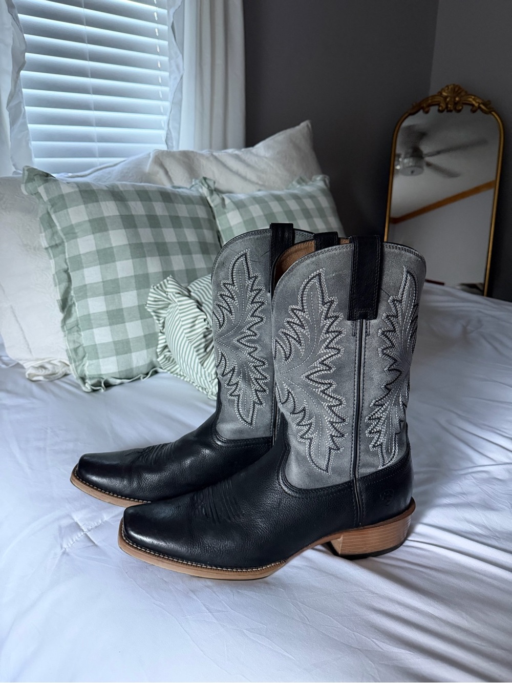 Ariat Black Leather Cowboy Boots with Gray Embroidered Shaft